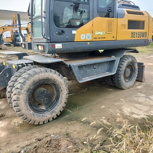 Used XCMG 150WD Hydraulic Wheel Excavator for Sale in Good Condition: Ideal Machine for Urban Road Construction 1 150WD下车