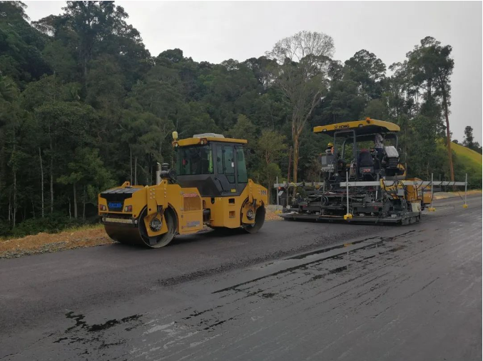 XCMG Deepens Partnership with Malaysia, Powering Infrastructure RenaissanceSubtitle: Chinese construction giant powers landmark infrastructure projects from railways to smart cities 8 1744964959324