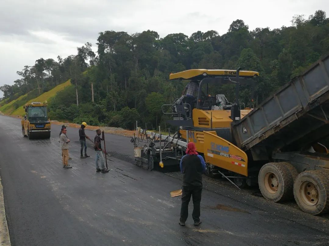XCMG Deepens Partnership with Malaysia, Powering Infrastructure RenaissanceSubtitle: Chinese construction giant powers landmark infrastructure projects from railways to smart cities 5 微信图片 20250418164353