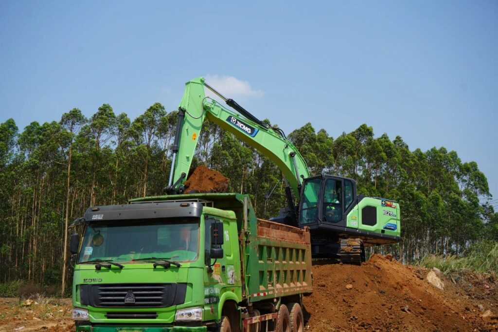 "E-Pioneer" National Machine Operators Championship Kicks Off: XCMG Ignites First Battle in Skills Competition 2 2