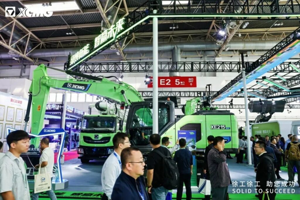 Компания XCMG на выставке BICES 2025 представила решения, основанные на сценариях, которые способствуют успеху глобальных клиентов 10 640 1 3