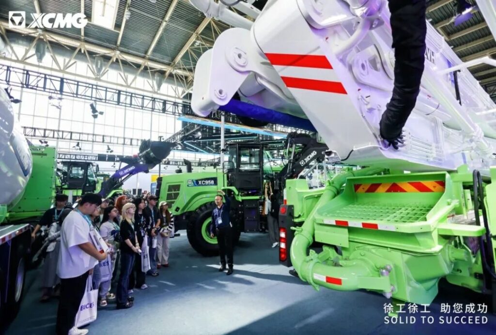 Компания XCMG на выставке BICES 2025 представила решения на основе сценариев, обеспечивающие успех глобальных клиентов 9 640 4