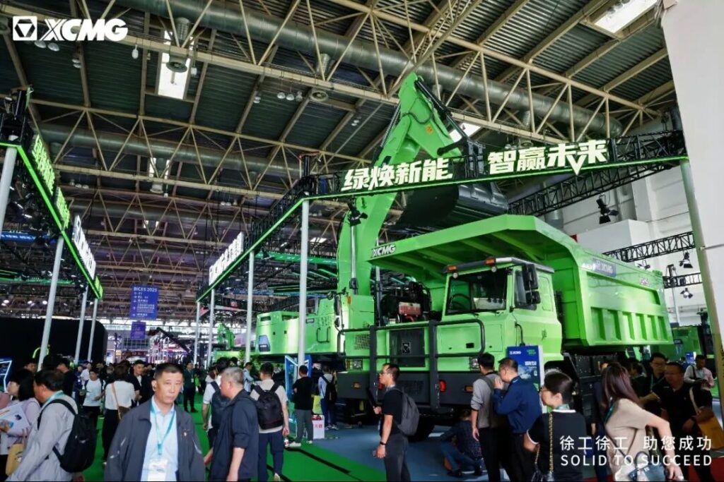 Компания XCMG на выставке BICES 2025 представила решения на основе сценариев, обеспечивающие успех глобальных клиентов 2 b8ef4a0da35fe678bb91f55d39b4697a