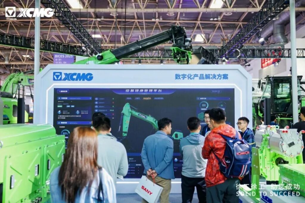 Компания XCMG на выставке BICES 2025 представила решения, основанные на сценариях, которые способствуют успеху глобальных клиентов 13 微信图片 2025 09 25 163922 294