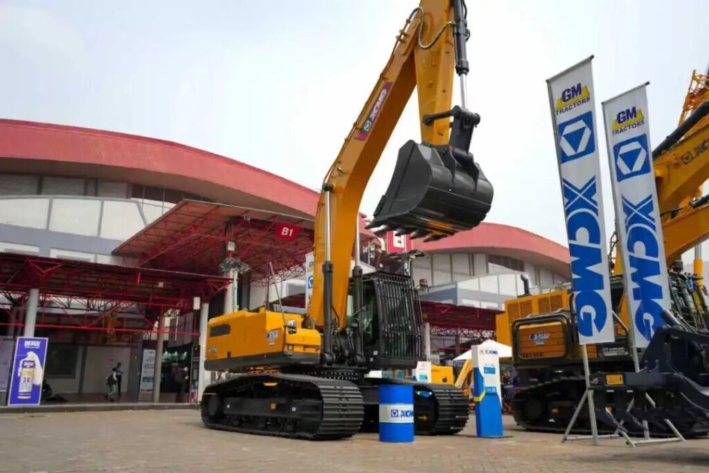 XCMG Excavators Shine at Indonesia Mining Exhibition – Green Technology Leads Sustainable Mine Development 4 2