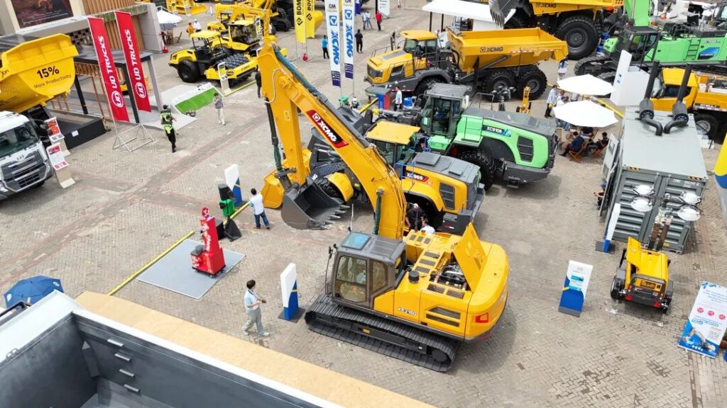XCMG Excavators Shine at Indonesia Mining Exhibition – Green Technology Leads Sustainable Mine Development 5 3