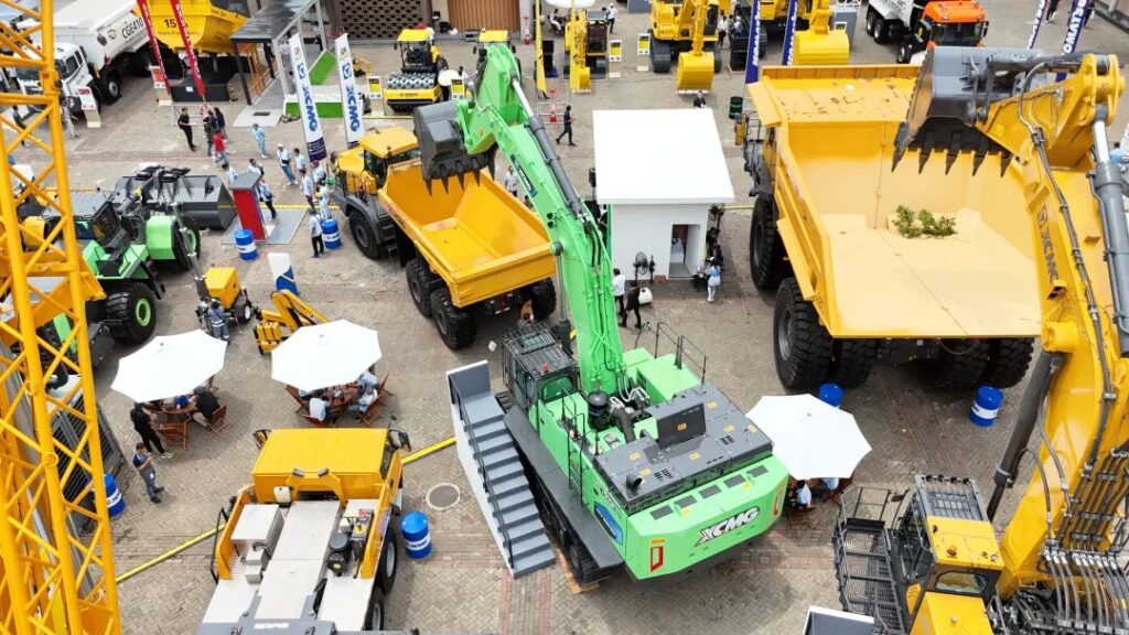 XCMG Excavators Shine at Indonesia Mining Exhibition – Green Technology Leads Sustainable Mine Development 3 5