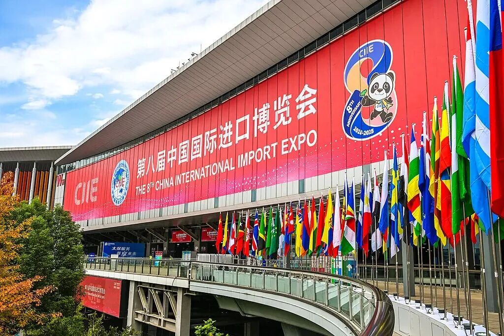 XCMG Shares Smart Manufacturing Insights at 8th China International Import Expo, Highlighting Global Industrial Leadership 1 8f1f4da0539e57799453175cf152380c