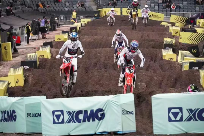 XCMG Powers World-Class Endurance: Behind the Scenes at the FIM SuperEnduro in Stockholm 2 изображение 3